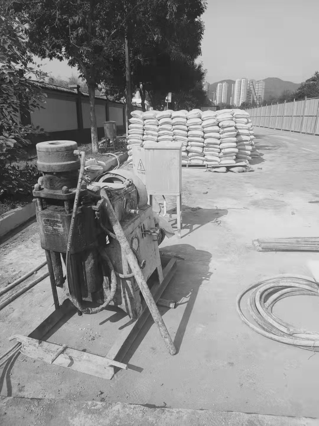 嘉鱼场区重载车疑难路基处理方案