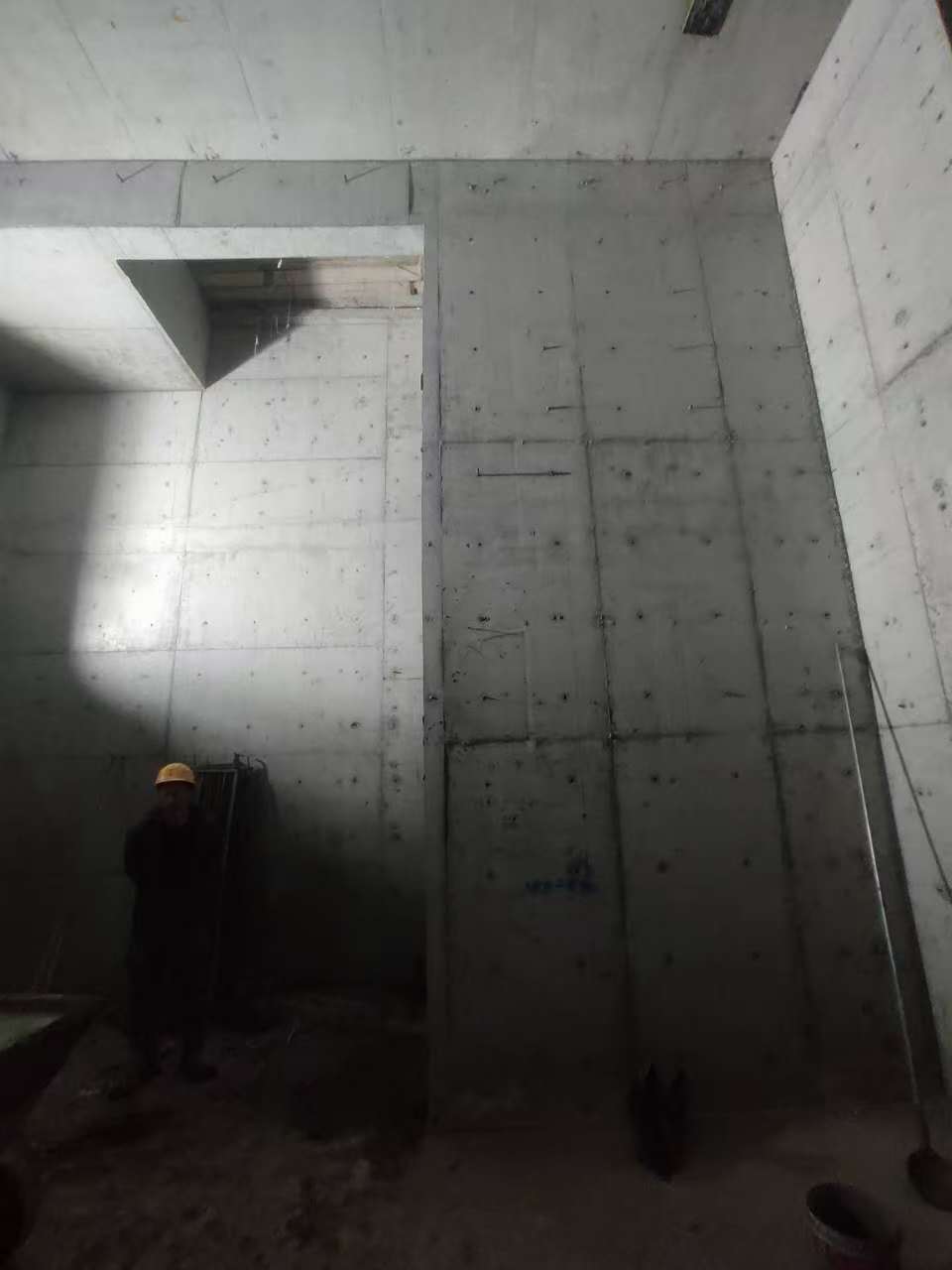 嘉鱼墙上开槽钢筋断了有影响吗